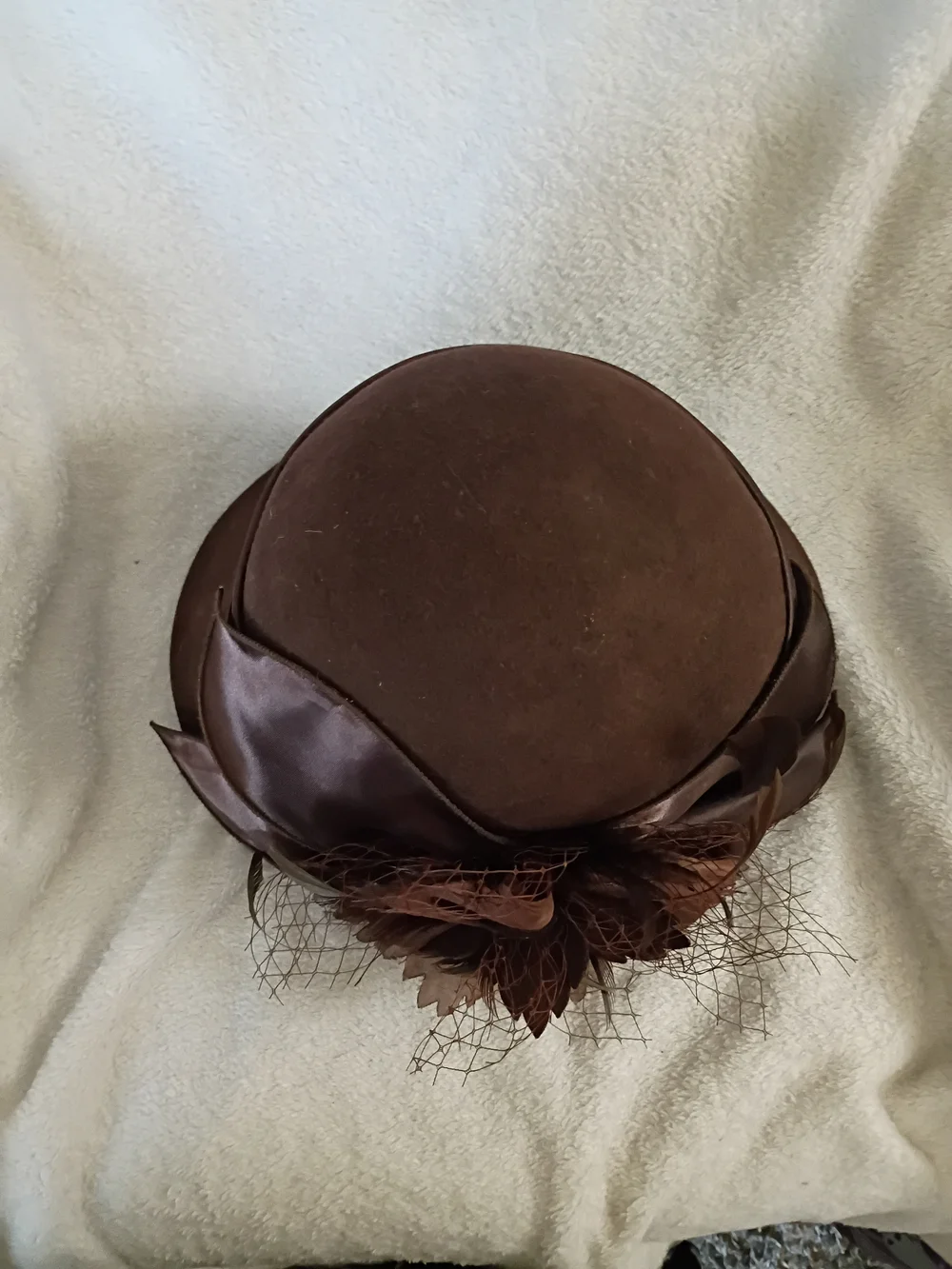 Vintage Elegant Brown Feather Detail Women's Cloche Hat 100% Wool Felt